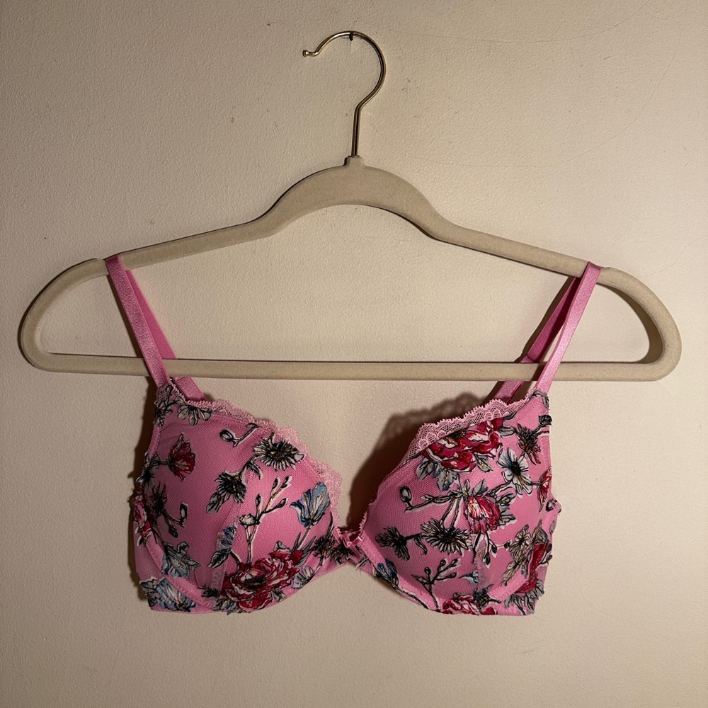 Victoria’s Secret Floral Lace Push-up Bra